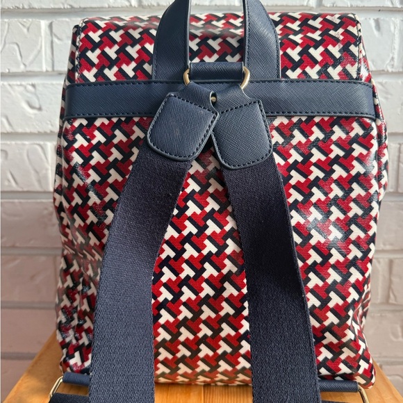 Tommy Hilfiger Blue and Red Backpack Interior - Picture 3 of 8